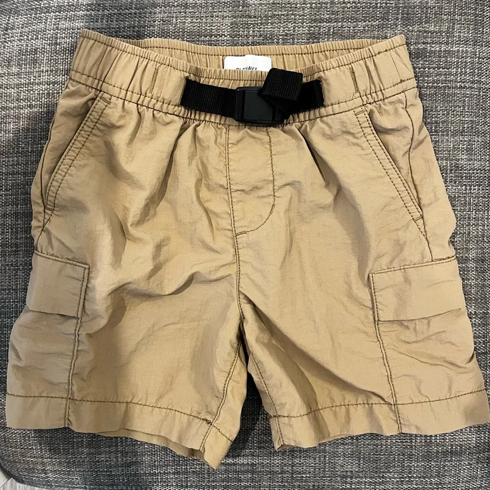 Old Navy Toddler Khaki Cargo Shorts Black Belt Elastic Waist Size 5